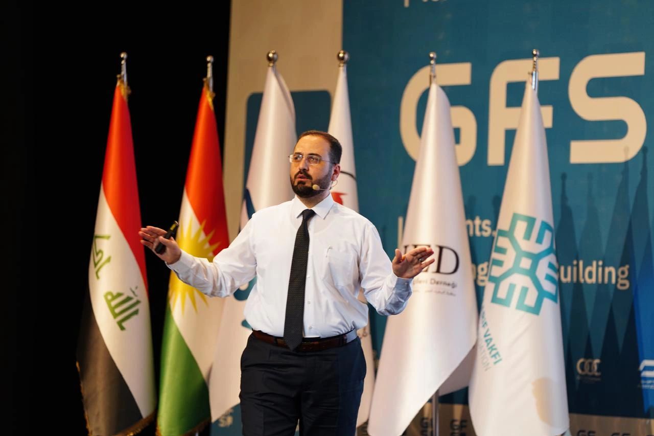 Dr. Zana Ahmad Qasab presenting at the second student development meeting in Erbil